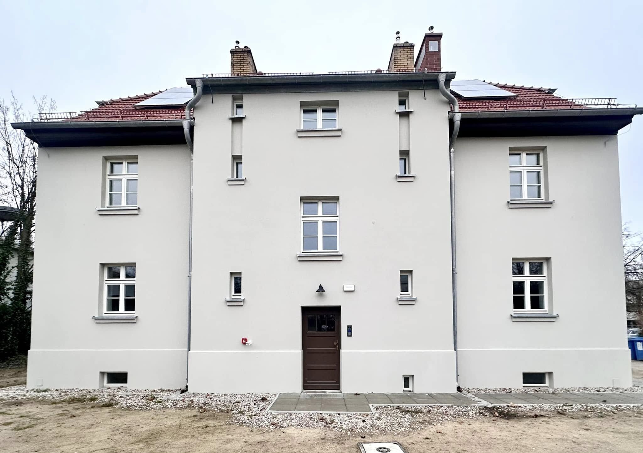 Zdjęcie przedstawia budynek przy ul. Pelplińskiej 3 (widok od frontu)
