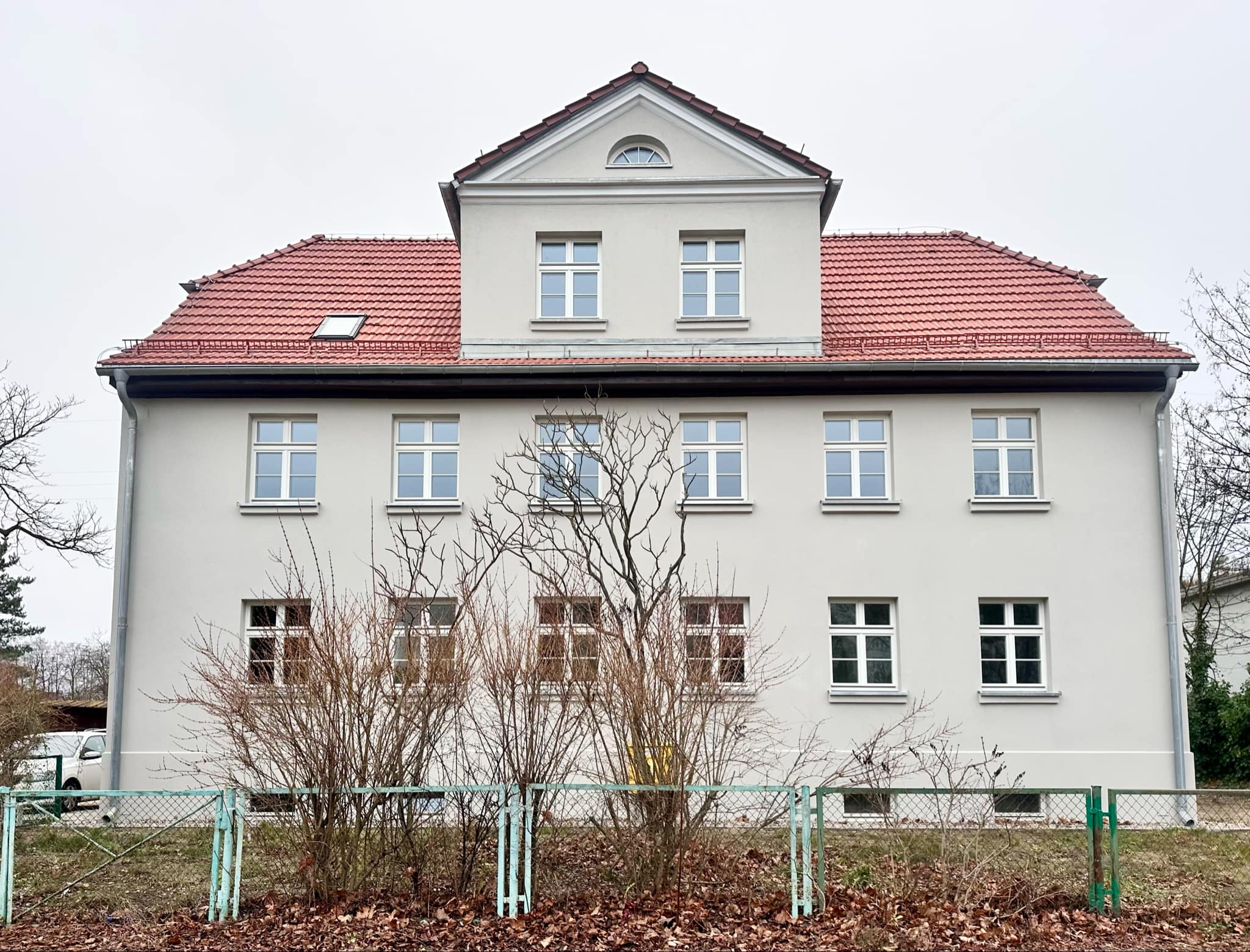 Zdjęcie przedstawia budynek przy ul. Pelplińskiej 3 (widok z tyłu)